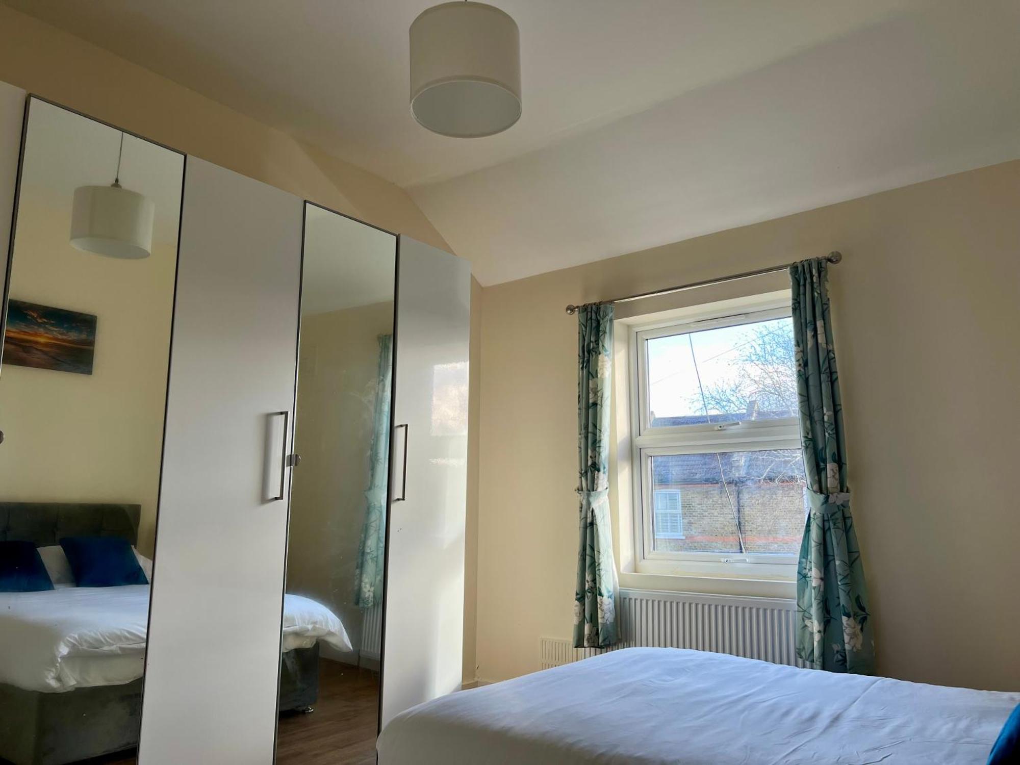 Two Bedroom Merton (Greater London)